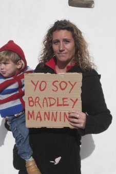 Make a statement by joining our photo petition at iam.bradleymanning.org!